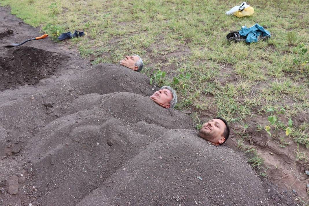 Hava sıcaklığı 30 derece olunca kendilerini gömdüler! Meğer nedeni çok başkaymış 9
